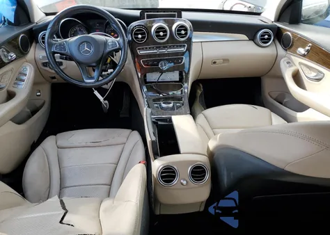 2017 Mercedes-Benz C 300 z USA, uszkodzony, nr VIN 55SWF4JB3HU190792